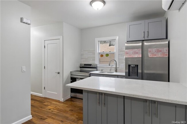 Building Photo - 77 Chatsworth Pl