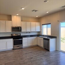 Building Photo - 8791 Portia Dr