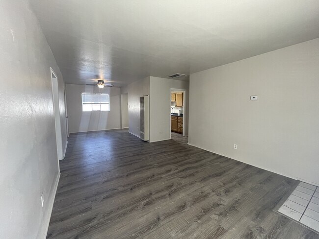 Foto del edificio - 10429 Ralph Ave NE