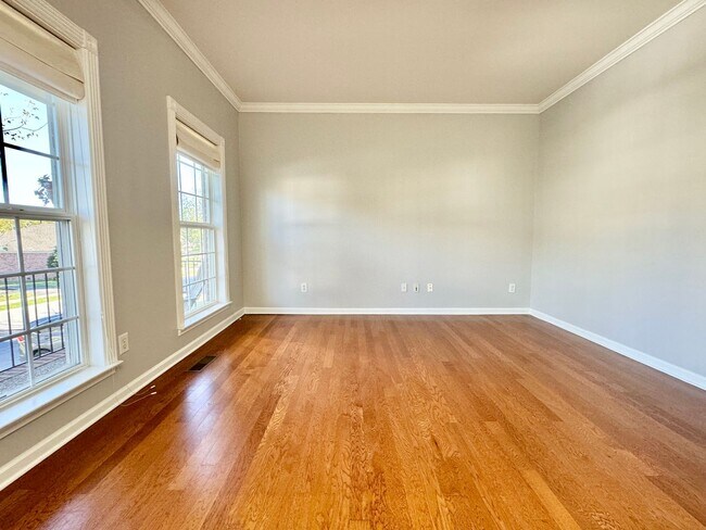 Foto del edificio - 4 Bedroom, 2.5 Bath Home w/ Backyard and 2...