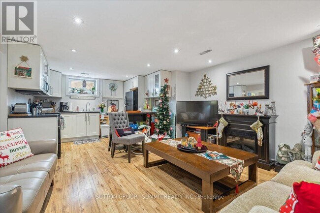 Building Photo - 9 Grenadier Dr