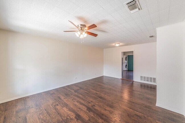 Foto del edificio - Gorgeous and Modern 3 bedroom/2 bath in Ea...