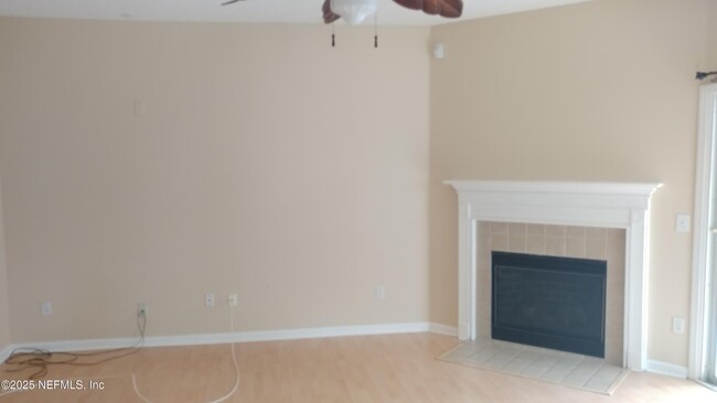 Foto del edificio - 8602 Longford Dr