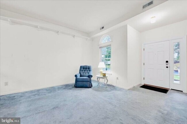 Foto del edificio - 6106 Spring Knoll Dr