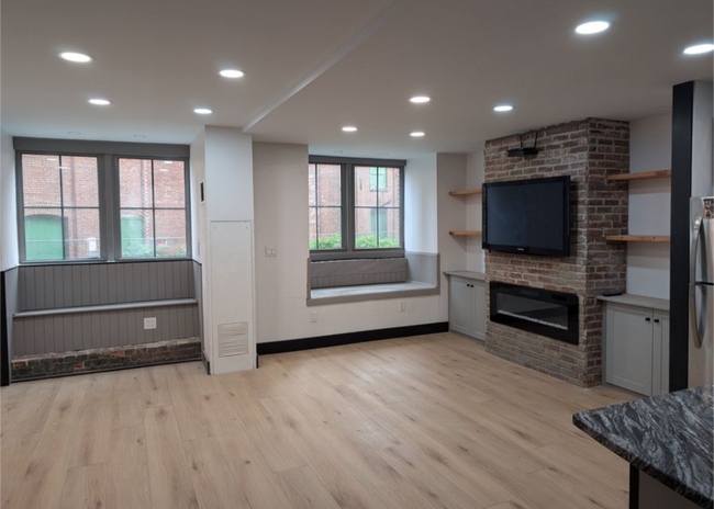 Living room unfurnished - 200 Market St