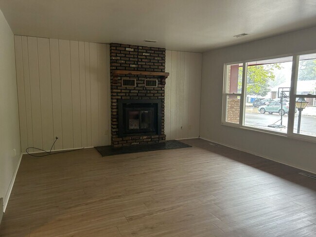 Foto del edificio - Charming 2-Bedroom Home with Fenced Yard – Available Now in Fort Collins