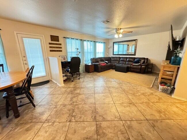 Building Photo - 4-Bedroom House for Rent in Killeen