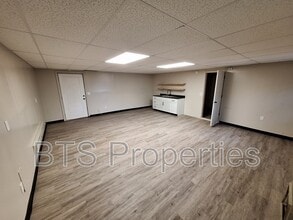 Building Photo - 1221 E Moneta Ave