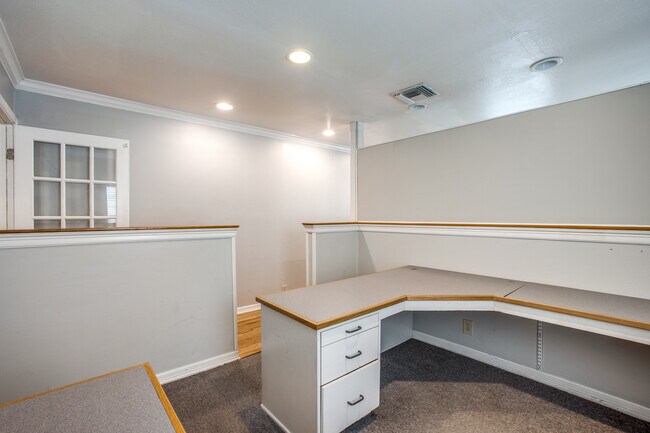 Building Photo - 2222 Bissonnet St