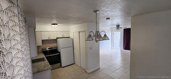 Foto del edificio - 5940 NW 16th Pl