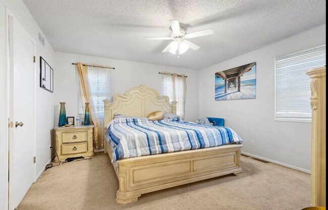 Foto del edificio - 6031 Boxwood Dr