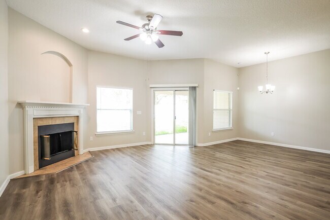 Foto del edificio - 3349 Horseshoe Trail Dr