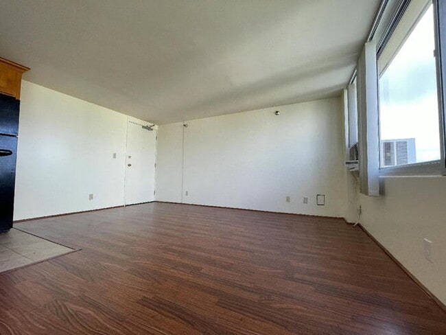 Building Photo - To register for the showing time below, note the 4 digit code: 3816 and click "APPLY NOW."(mobile...