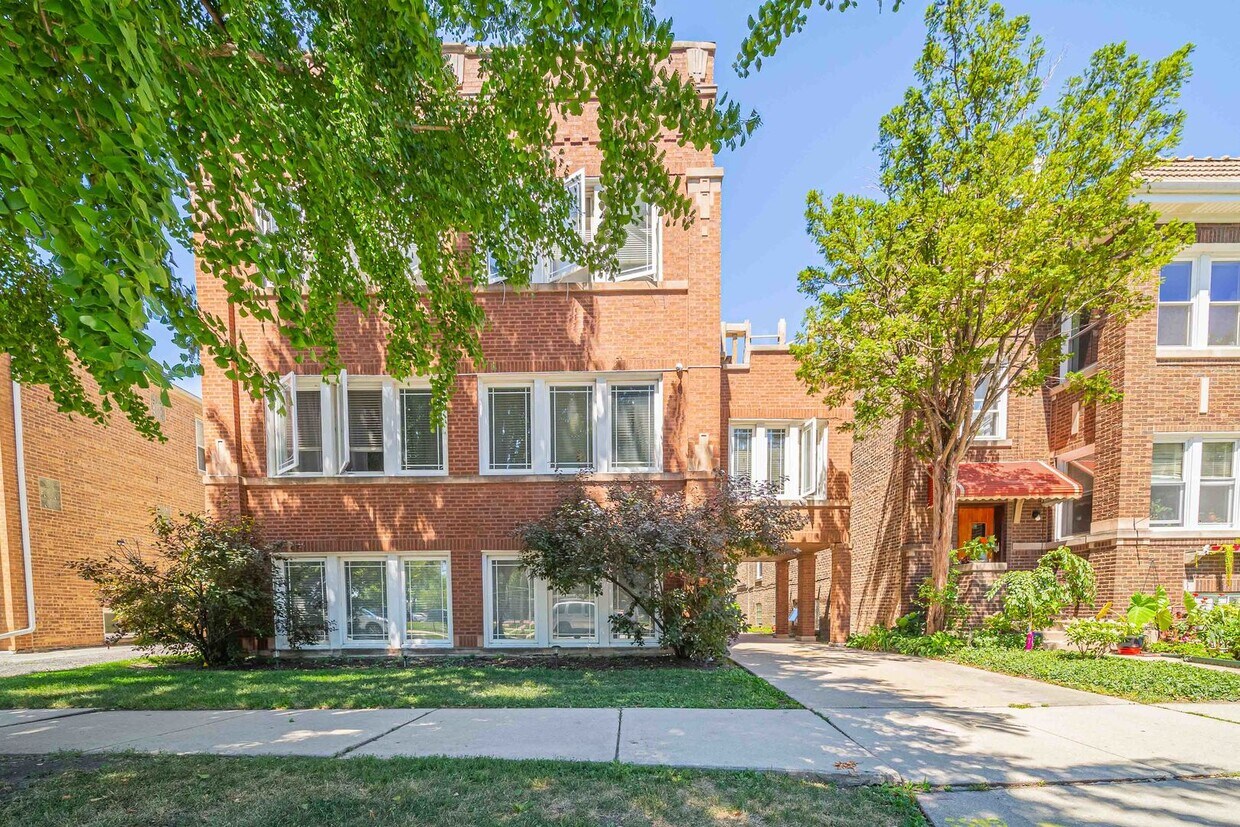 5428 W Berteau Ave Unit G, Chicago, IL 60641 Condo for Rent in
