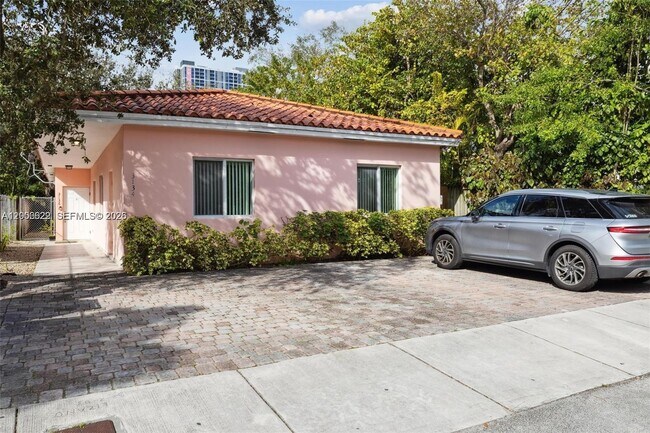 Foto del edificio - 3134 Hibiscus St