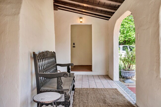 Foto del edificio - 4654 Merrill Ave