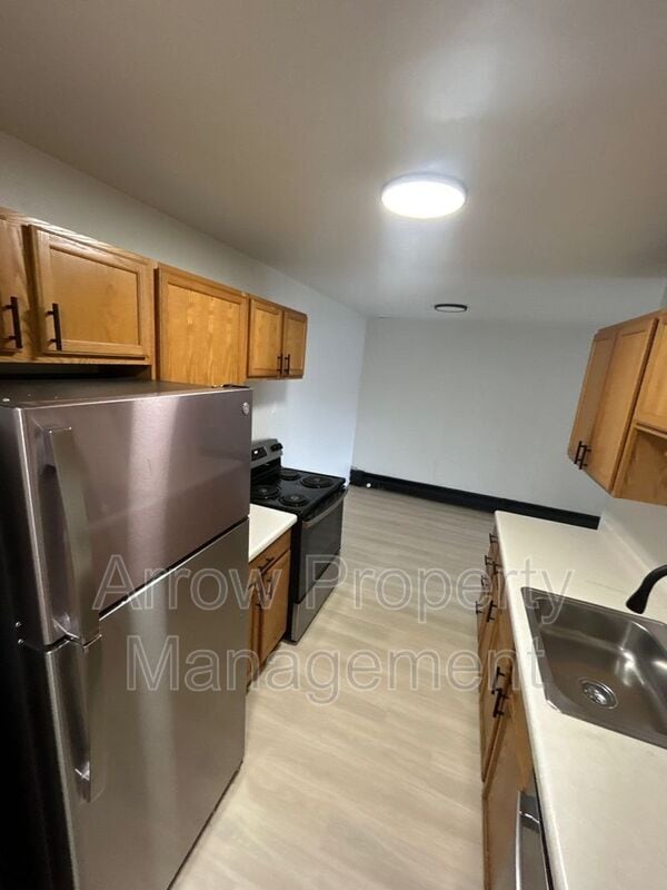 Building Photo - 215 E Arbor Ave