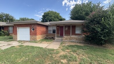 Building Photo - 2833 SW 48th St