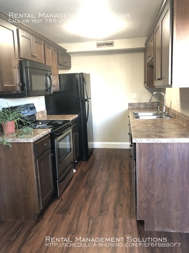 Building Photo - 2127 SE 30th #A- 2 BED/1 BATH Apartment