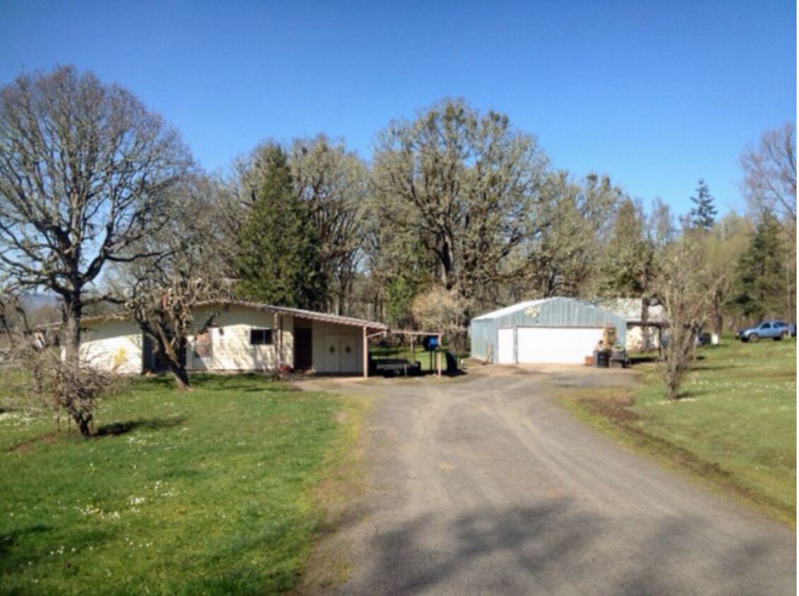 Primary Photo - House in Dexter