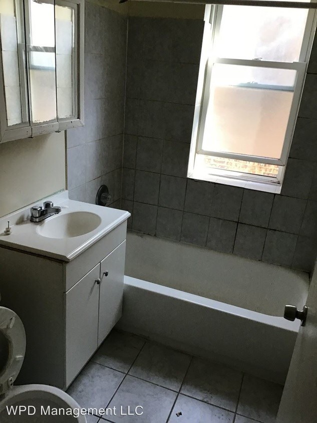 Foto del edificio - 6804 S Perry Ave