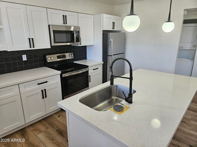 Foto del edificio - 827 E Marlette Ave