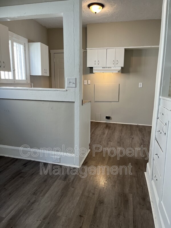 Building Photo - 1621 Woodland Ave SW