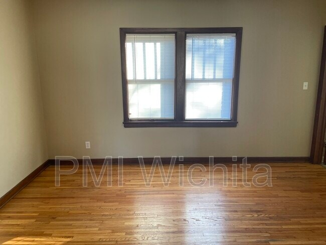 Foto del edificio - 131 E 17th St N