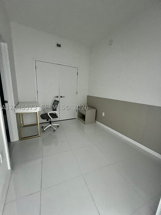 Foto del edificio - 851 NE 1st Ave