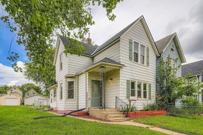 Foto del edificio - 911 Sims Ave