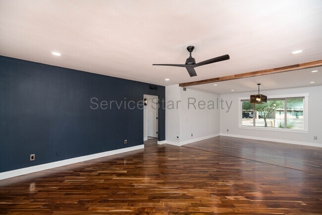 Building Photo - 526 N Pepperwood Ct