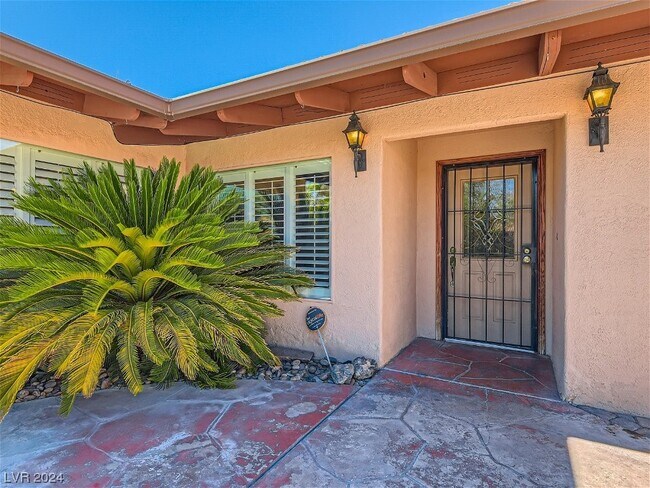 Building Photo - 3415 Villa Hermosa Dr