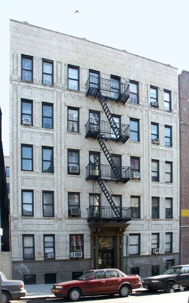 Foto principal - 647 Academy St
