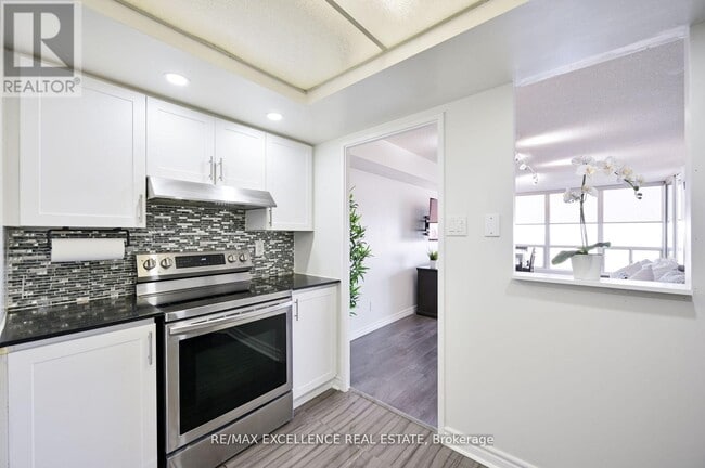 Photo du bâtiment - 4460-4460 Tucana Ct