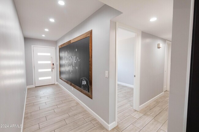 Foto del edificio - 2926 S Dromedary Dr