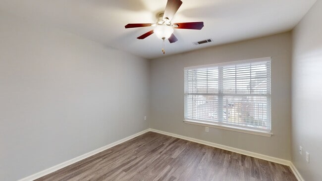 Interior Photo - 14 North