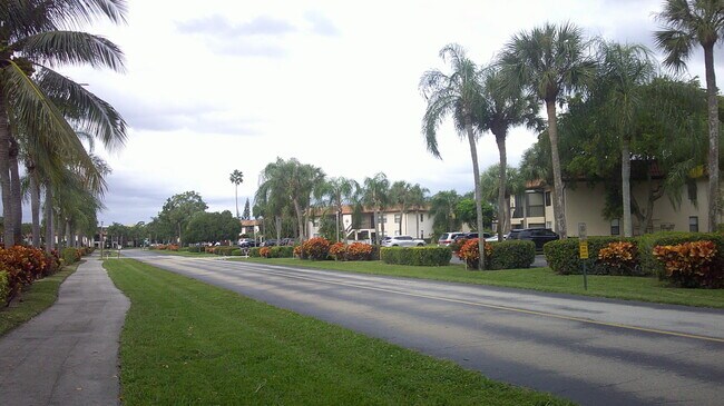 Foto del edificio - 7257 Golf Colony Ct
