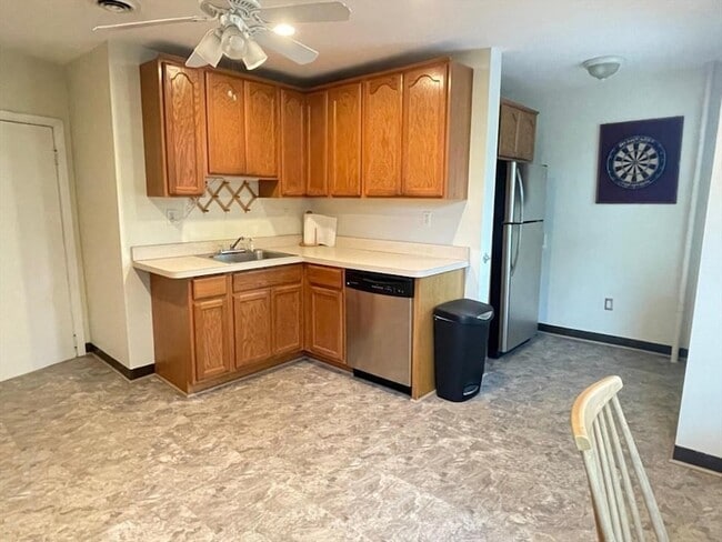 Building Photo - 394 Riverway