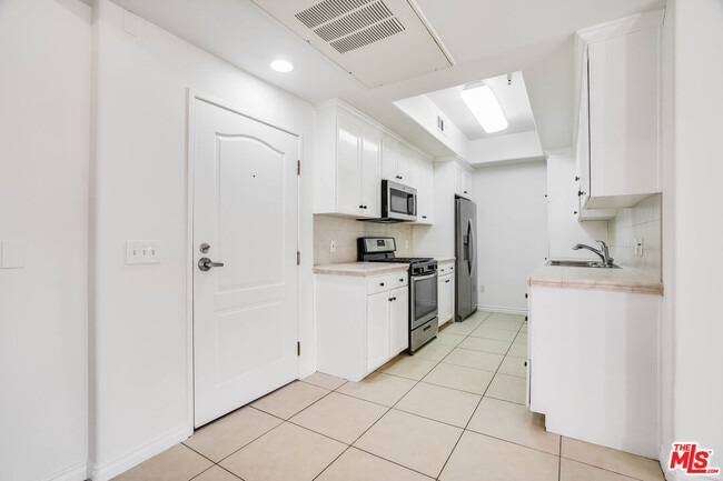 Foto del edificio - 3328 Oakhurst Ave