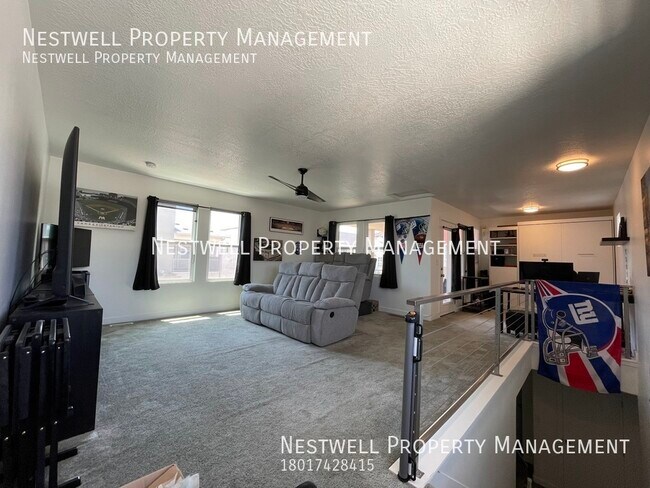 Foto del edificio - Incredible 3-bedTownhome in Daybreak!