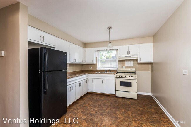 Building Photo - 2806 E 76th Pl