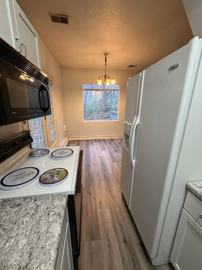 Foto del edificio - 2612 Marshall Ave