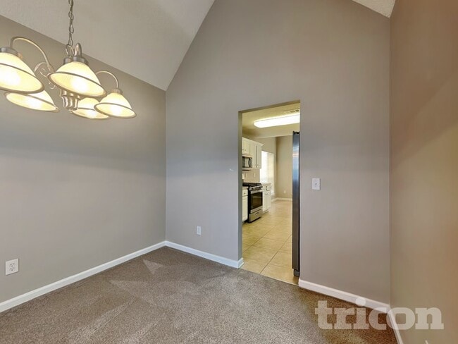 Foto del edificio - 427 Gresham Dr