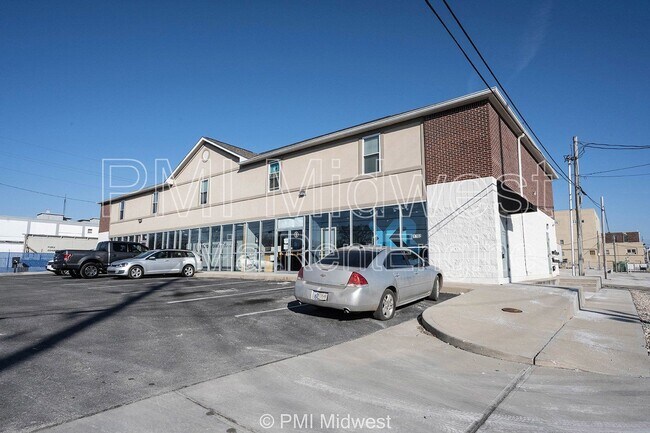 Building Photo - 1702W W Michigan St