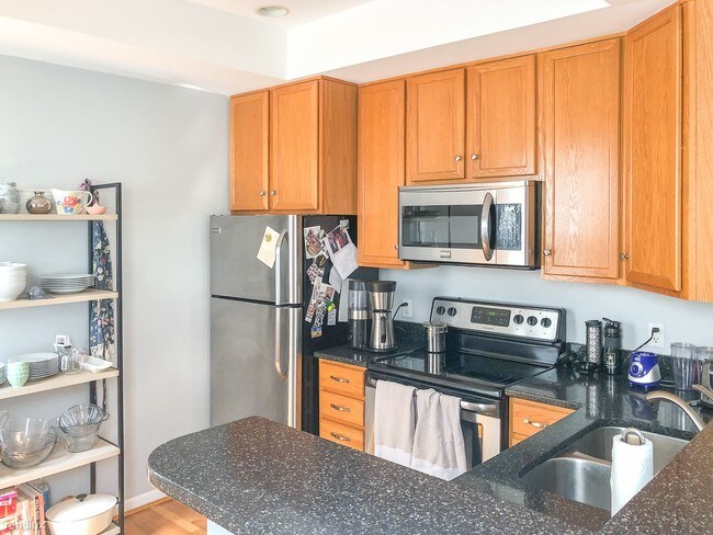 Foto del edificio - 2 br, 1 bath Condo - 955  Pavilion Street