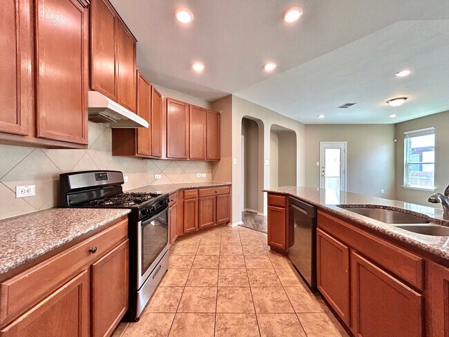 Foto del edificio - 4/BR 2.5/BA Home with Garage, Laundry Room...