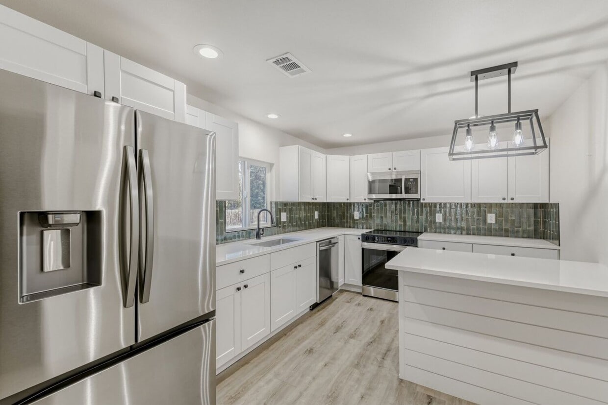 Photo - 946 Pratt Street