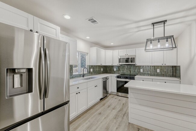 Photo - 946 Pratt St Apartment