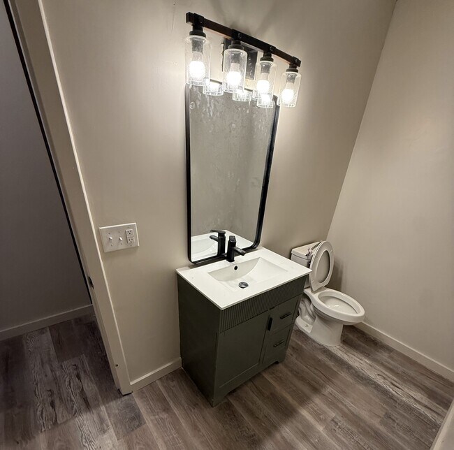 Foto del edificio - 1402 Perryman Dr