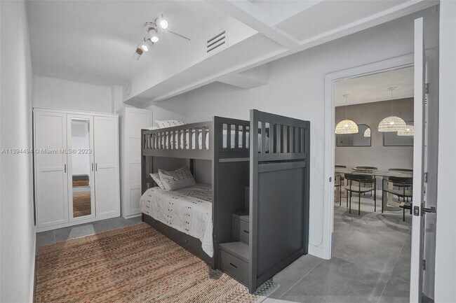 Building Photo - 10185 Collins Ave